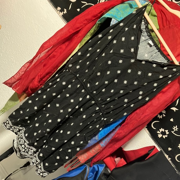 Old Navy Pants - Black & white Romper